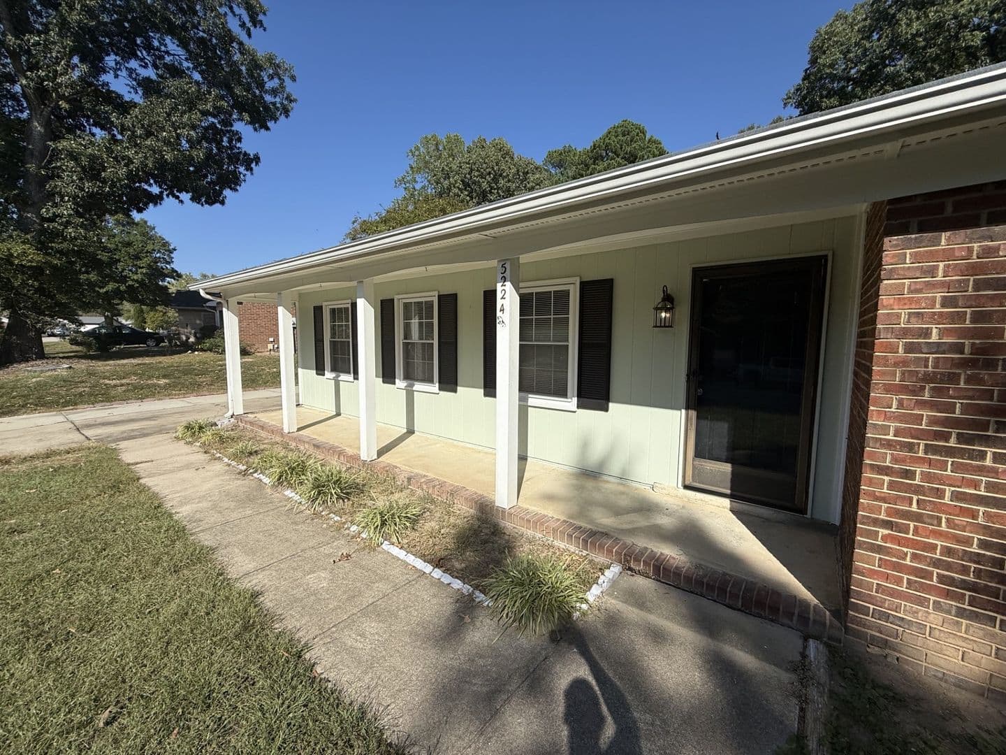 Raleigh House: 5224 Round Hill Lane