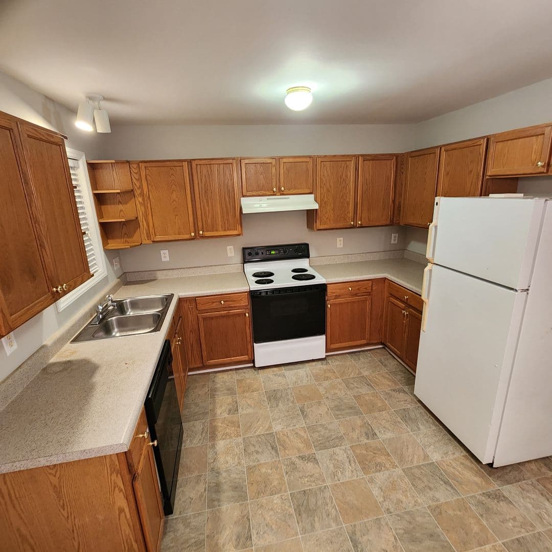Wake Forest House: 134 West Oak Ave