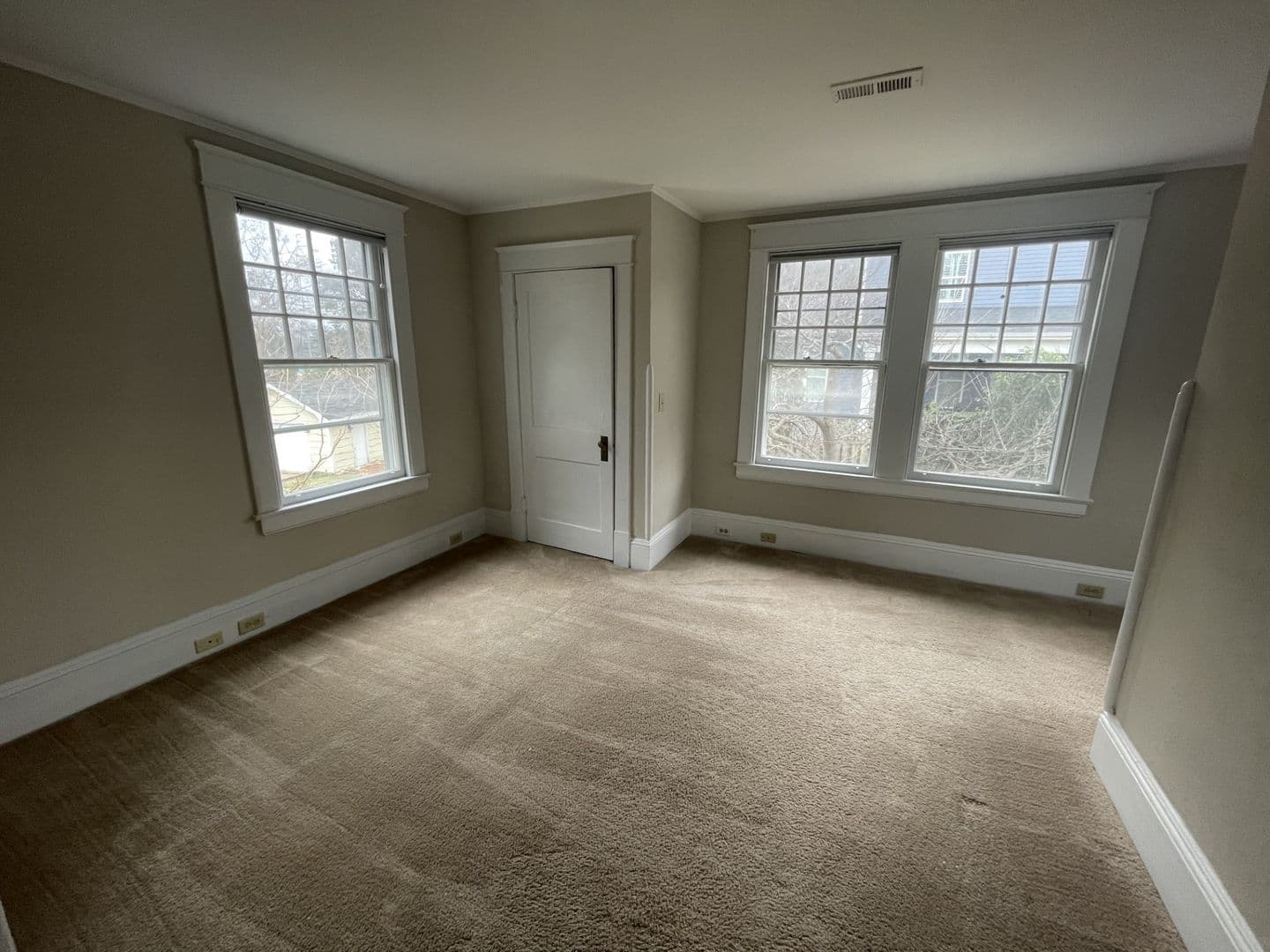 Raleigh House: 114 E Park Ave