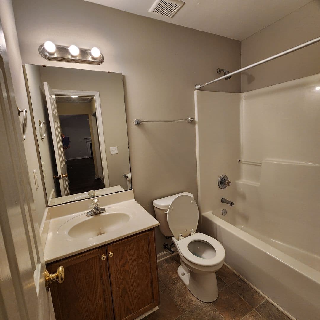 Wake Forest House: 134 West Oak Ave