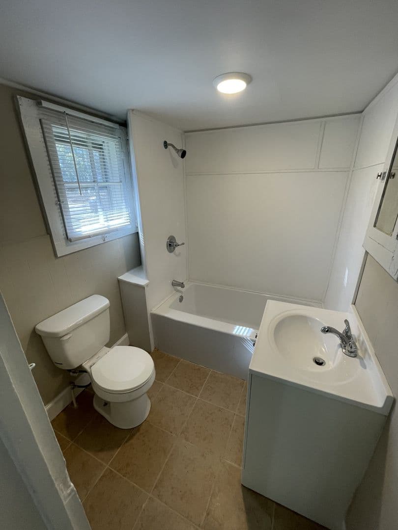 Wake Forest House: 322 E. Perry Avenue