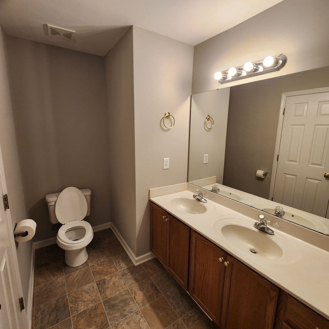 Wake Forest House: 134 West Oak Ave