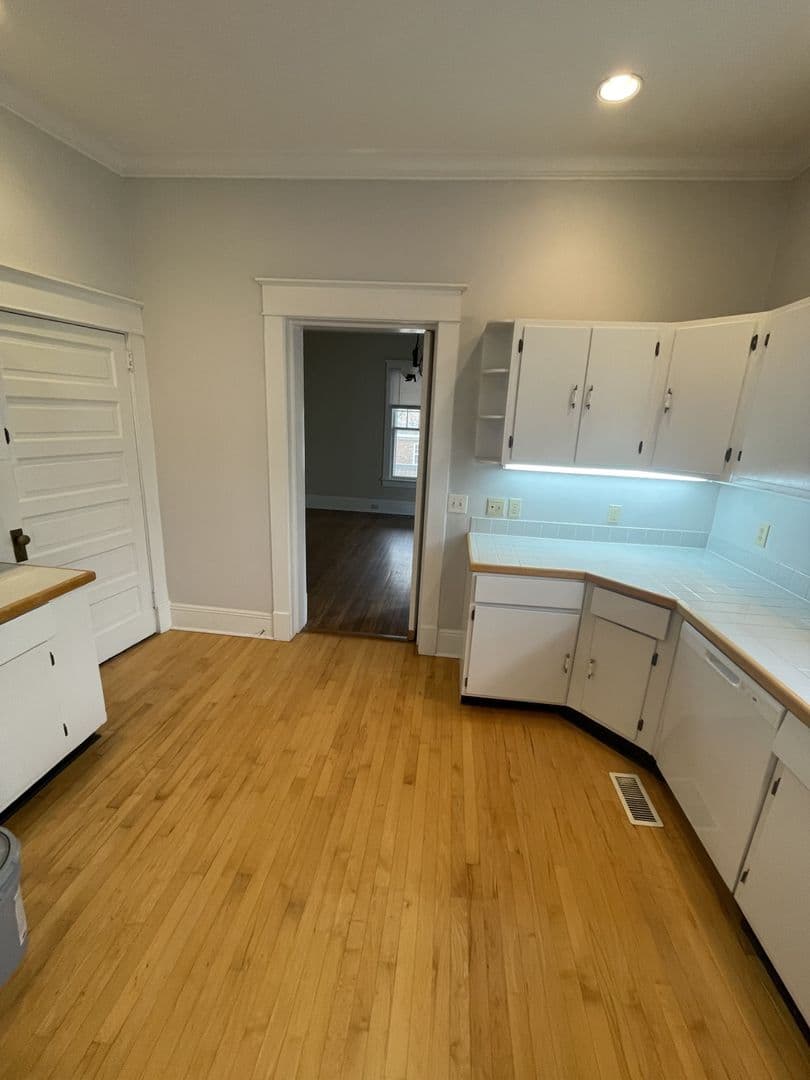 Raleigh House: 114 E Park Ave