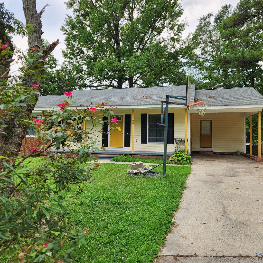 Raleigh House: 1208 Thames Ct