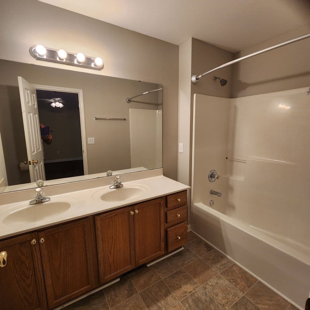 Wake Forest House: 134 West Oak Ave