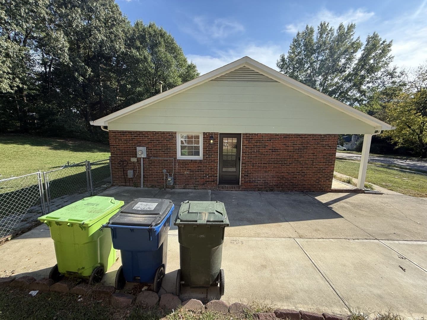 Raleigh House: 5224 Round Hill Lane