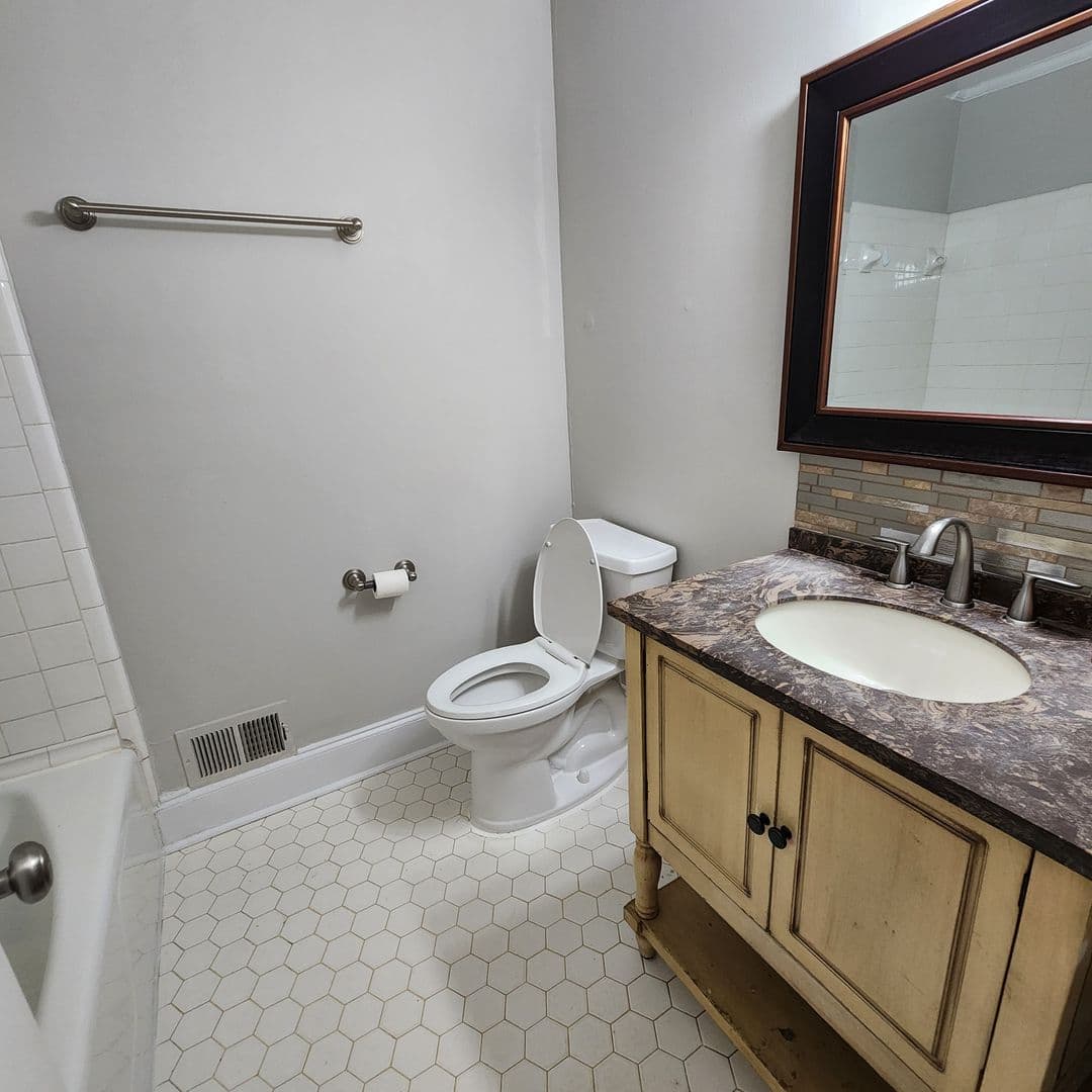 Raleigh House: 1521 Shelley Road