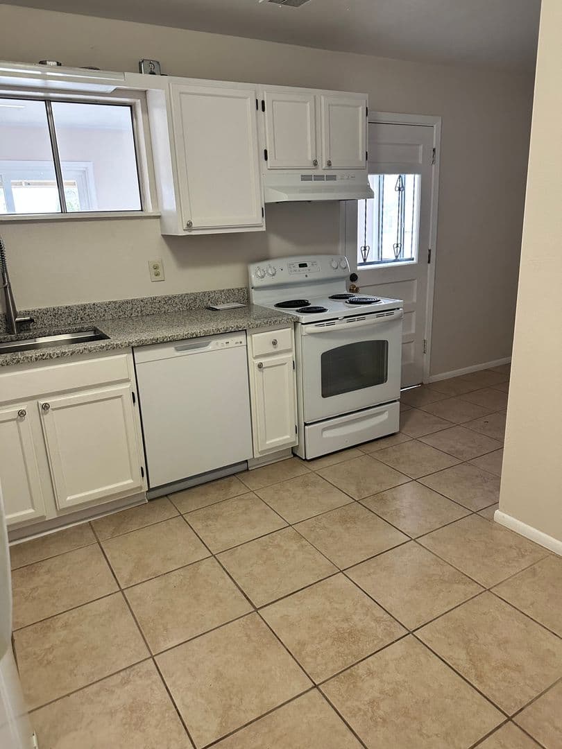 Albuquerque House: 409  Garcia St NE