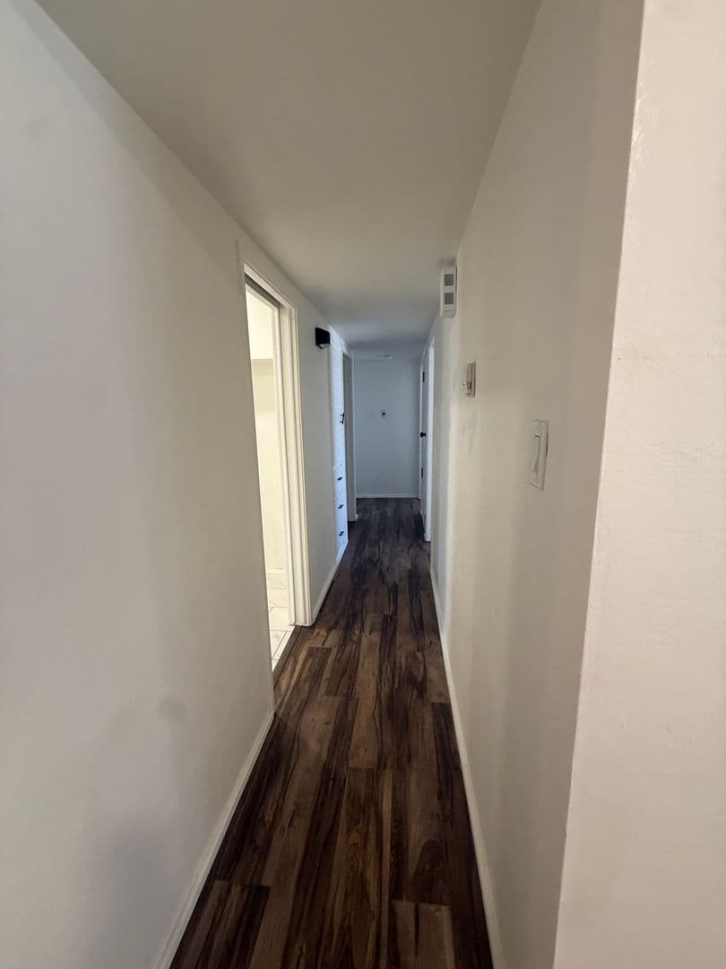 Albuquerque House: 8906 Lexington Ave NE