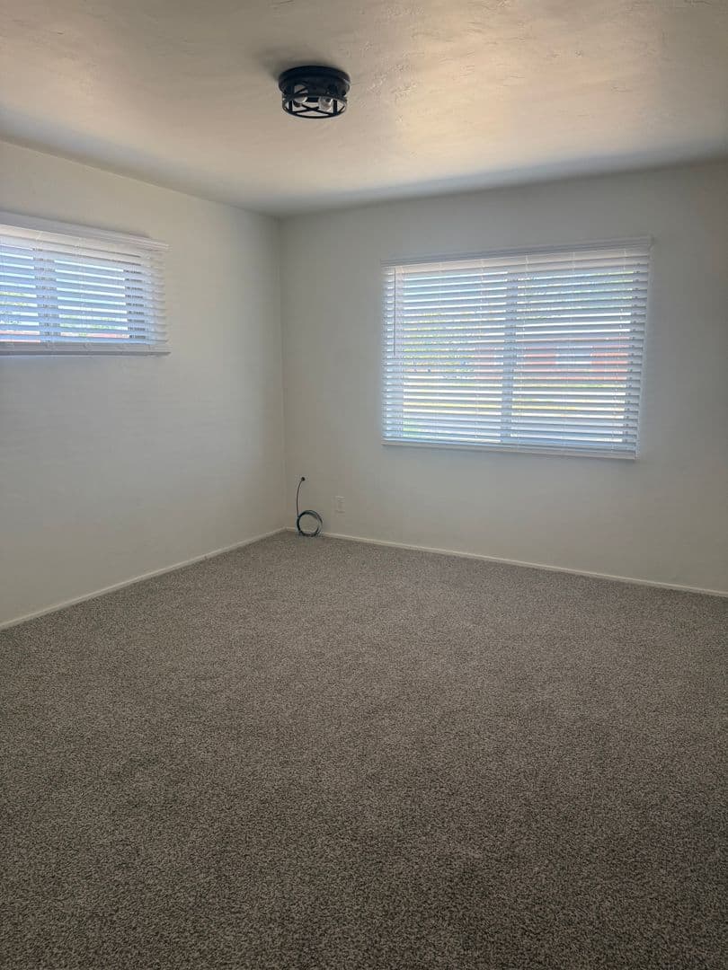 Albuquerque House: 8906 Lexington Ave NE