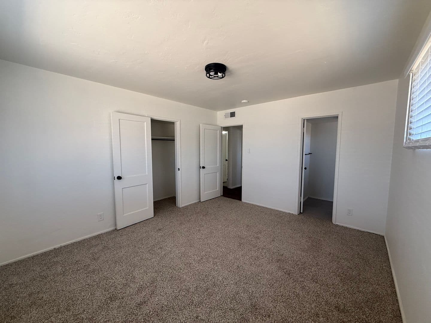 Albuquerque House: 8906 Lexington Ave NE