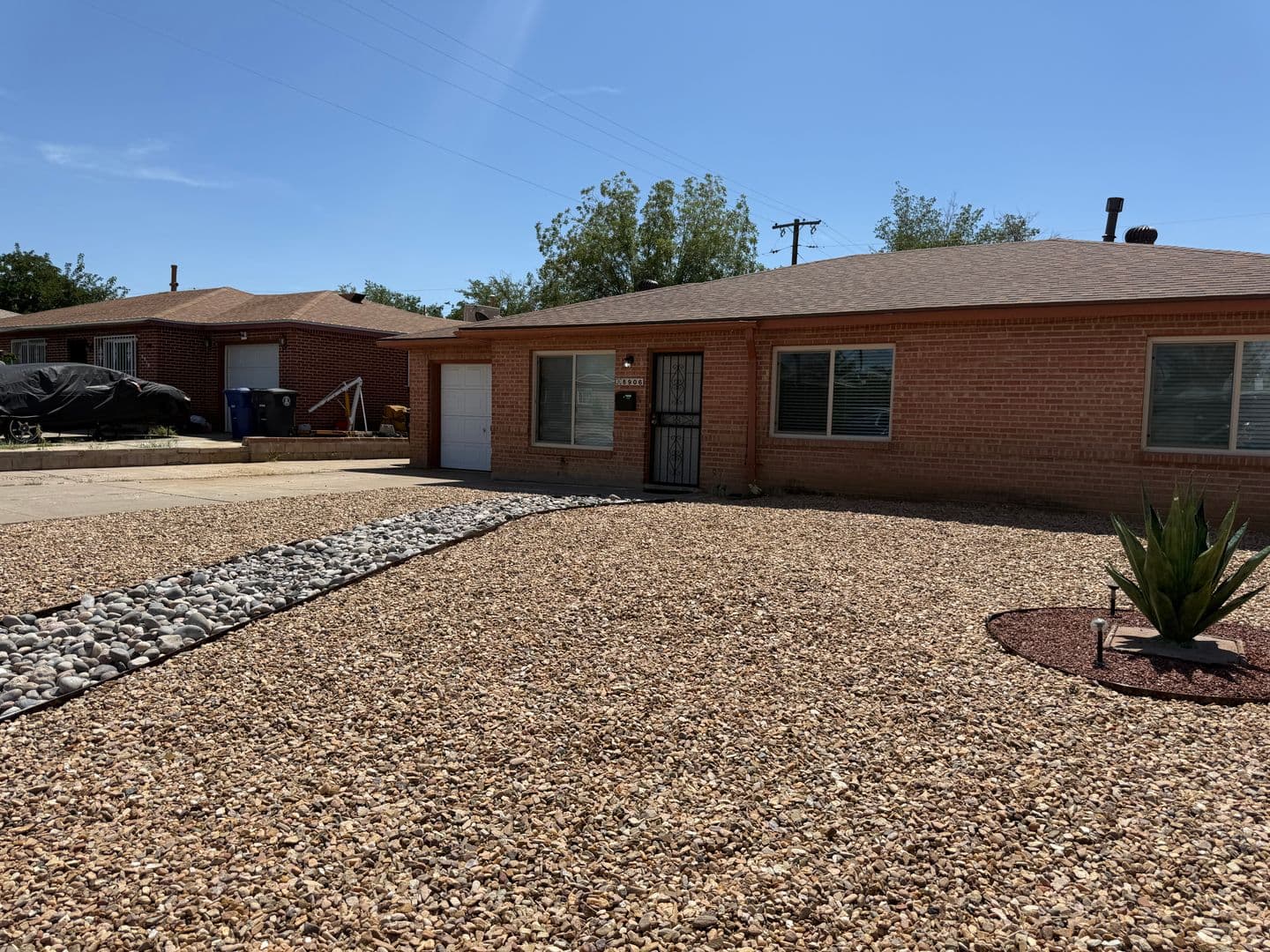 Albuquerque House: 8906 Lexington Ave NE