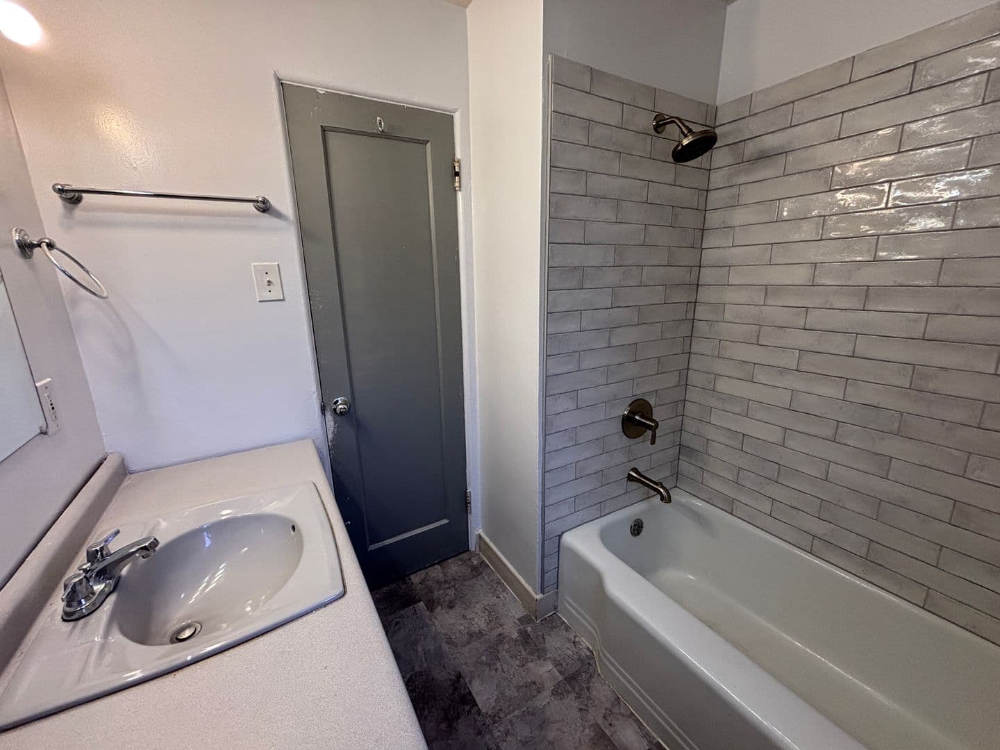 Aurora House: 1233 Elmira St