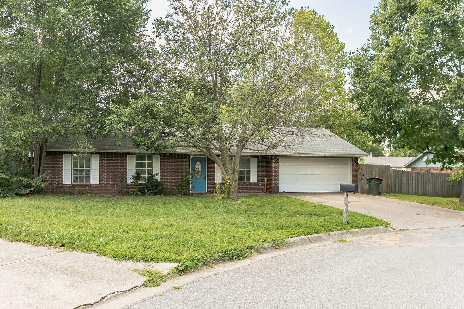 Fayetteville House: 1435 N Lonesome Dove Dr