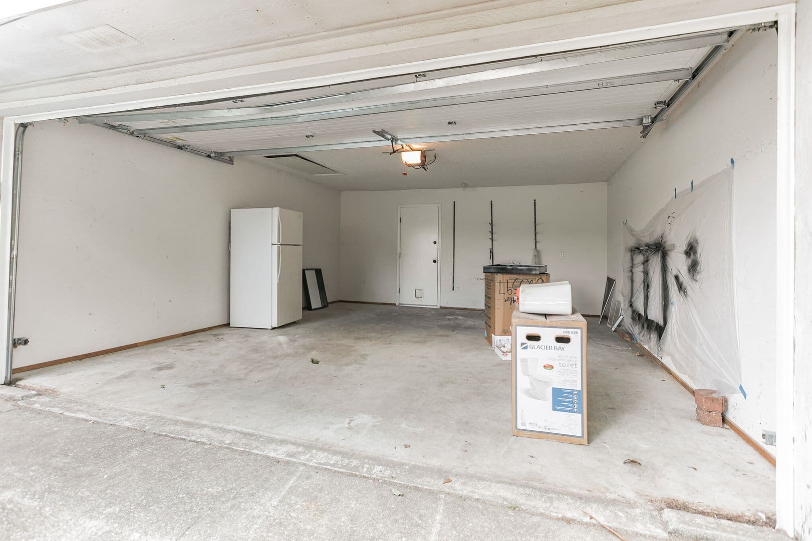 Fayetteville House: 1435 N Lonesome Dove Dr