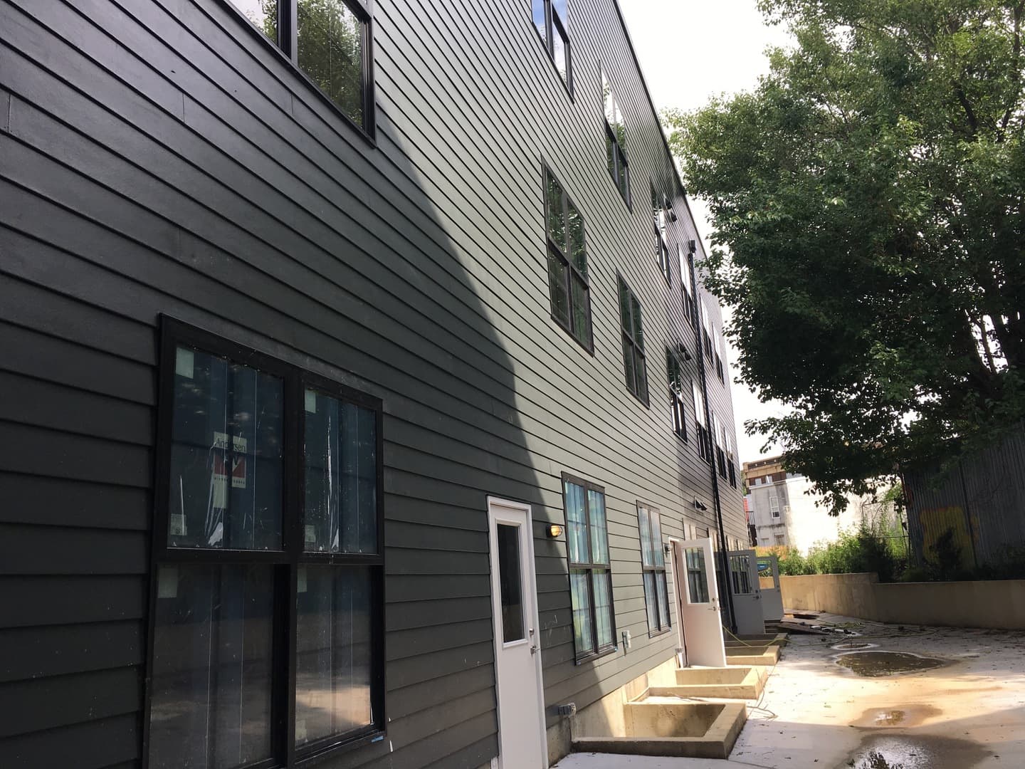 Philadelphia Apartment: 2021 N Front St