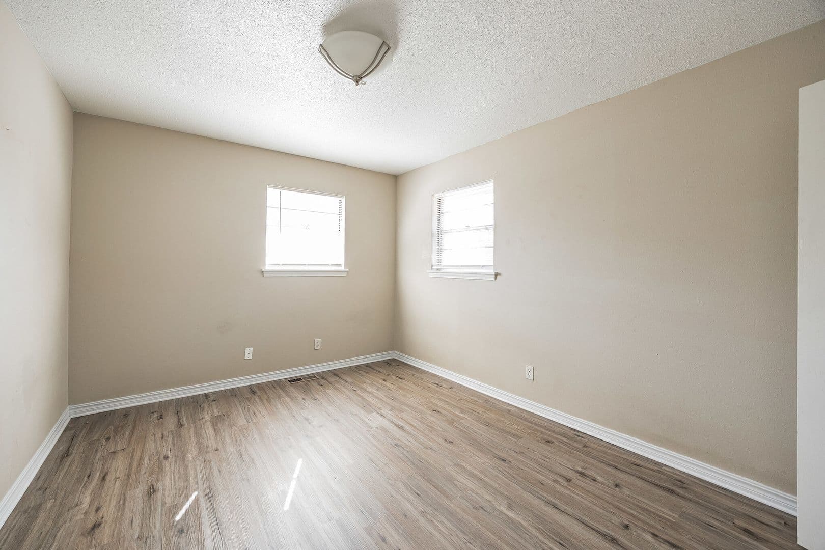 Fayetteville House: 2810 W Mount Comfort Rd