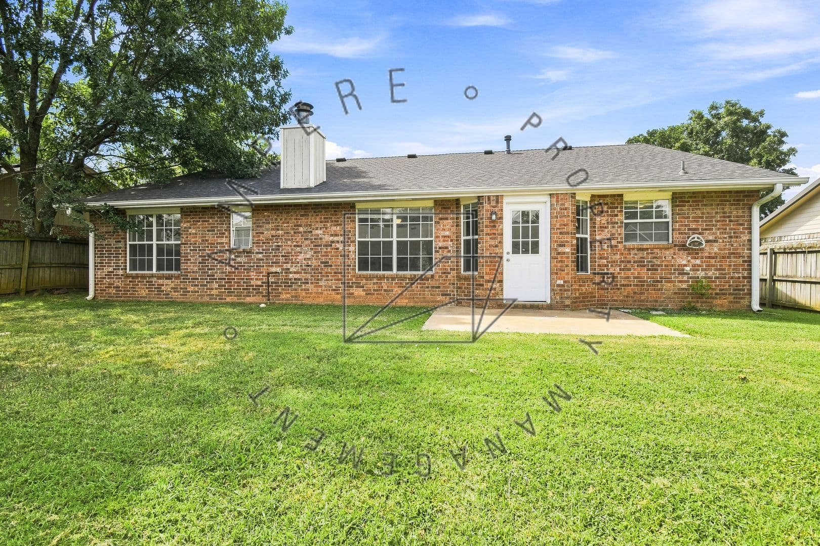 Fayetteville House: 4278 W Patrick St