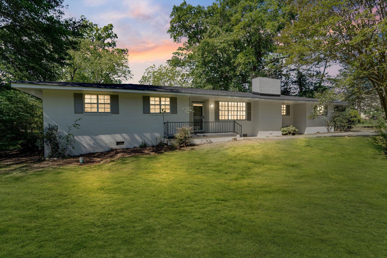Hixson House: 4736 Adams Rd