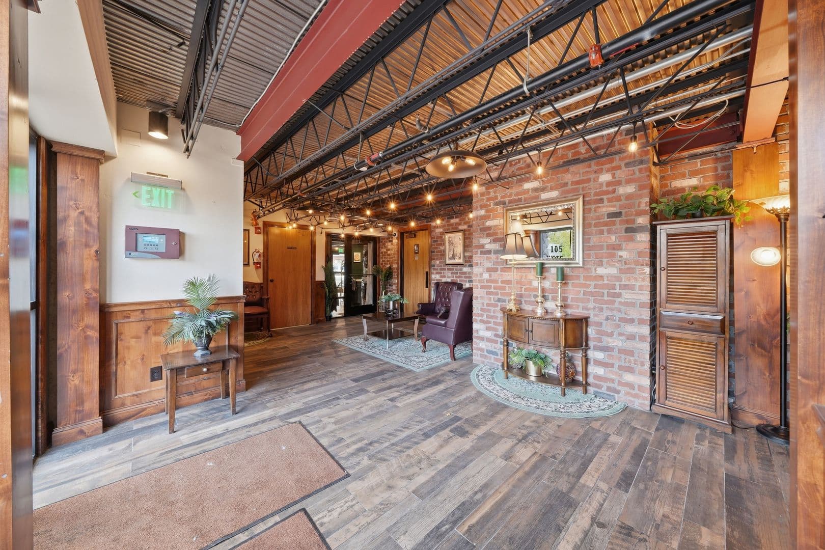 Livingston Apartment: 105 W Park St
