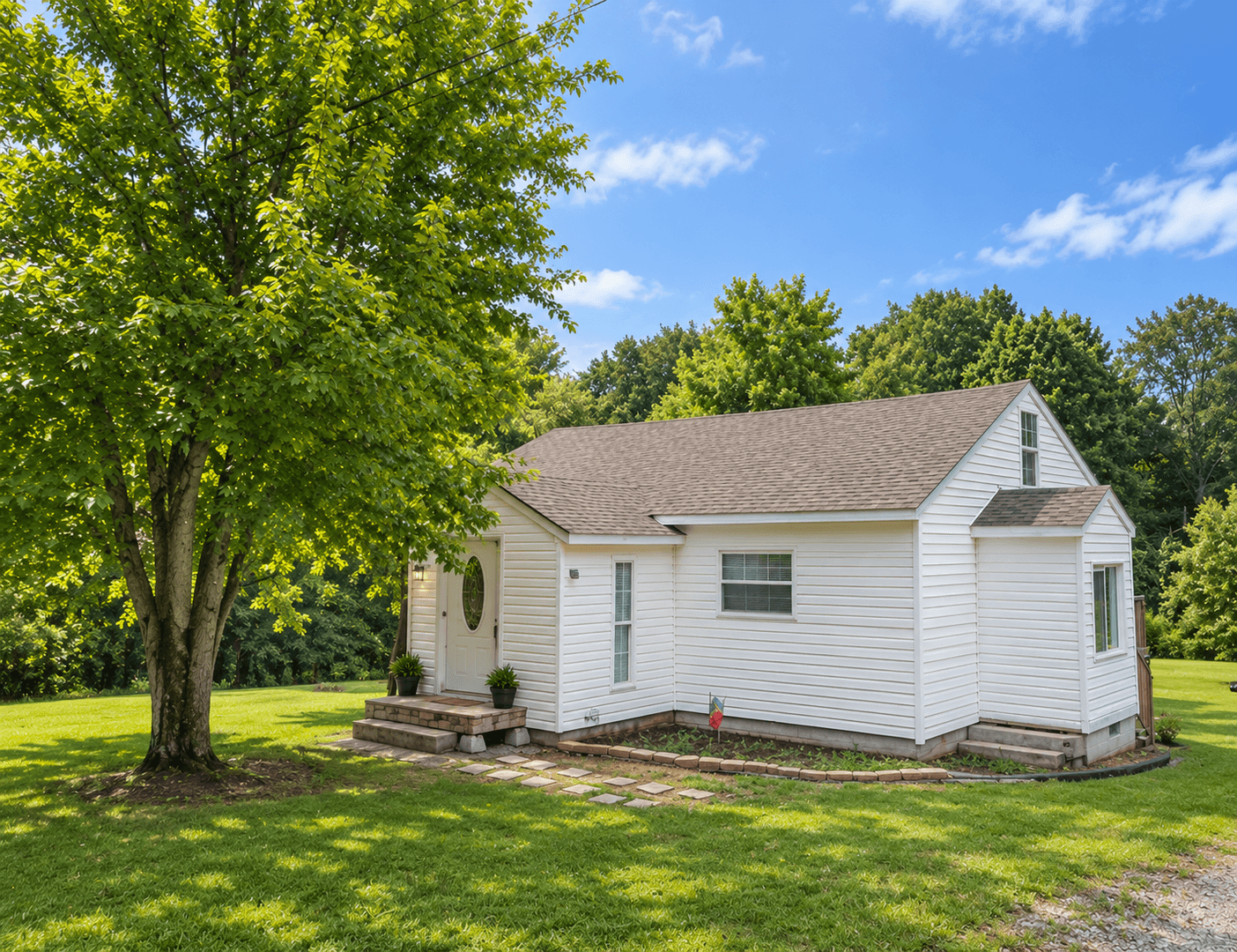 Walkertown House: 2405 Darrow Rd