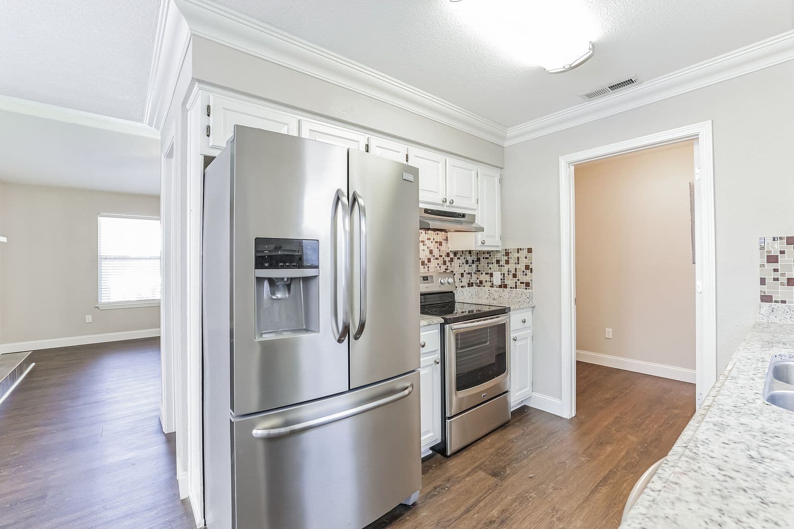 Fayetteville House: 1634 N Salem Rd
