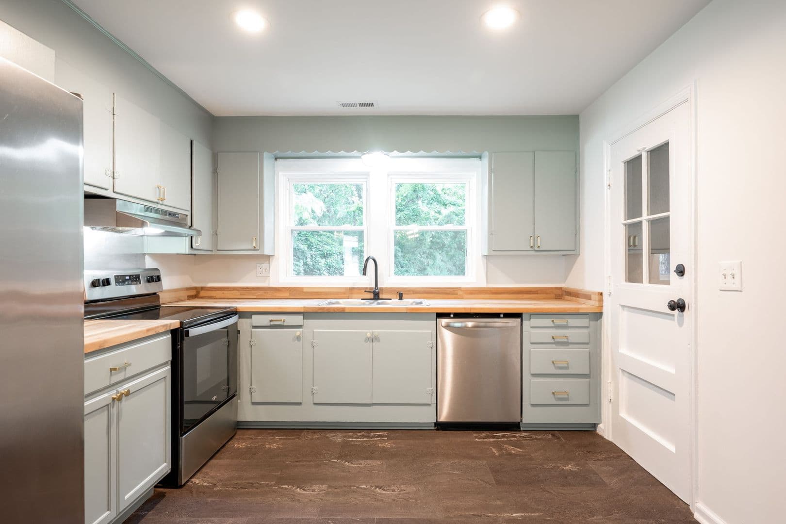 Chattanooga House: 6103 Bermuda Ave