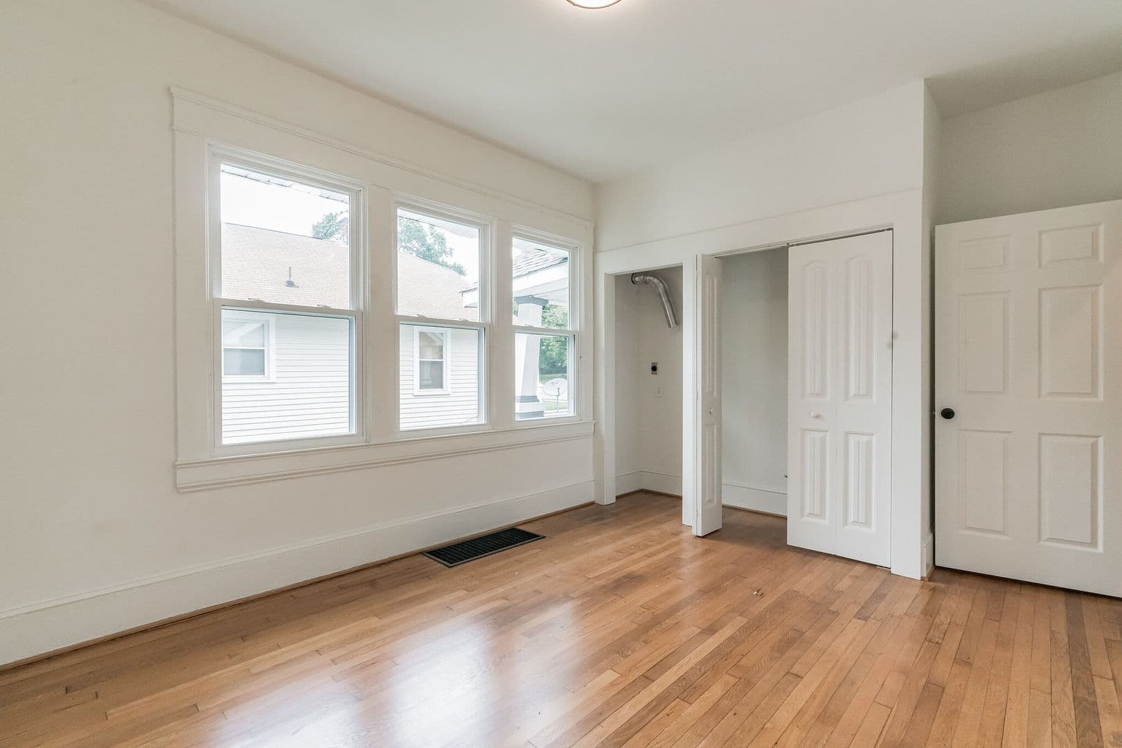 Winston-Salem Apartment: 512 Granville Dr