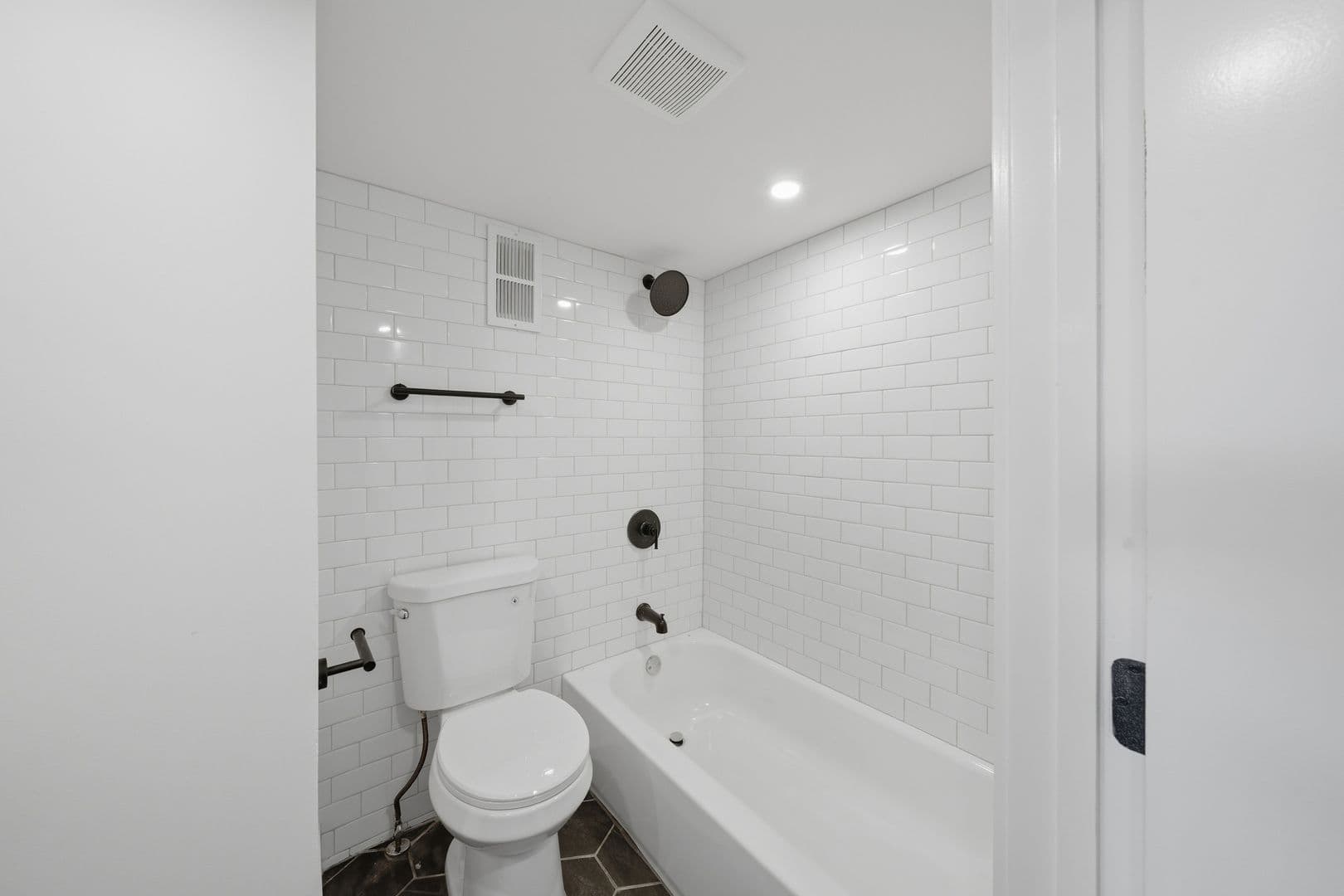 Livingston Apartment: 105 W Park St