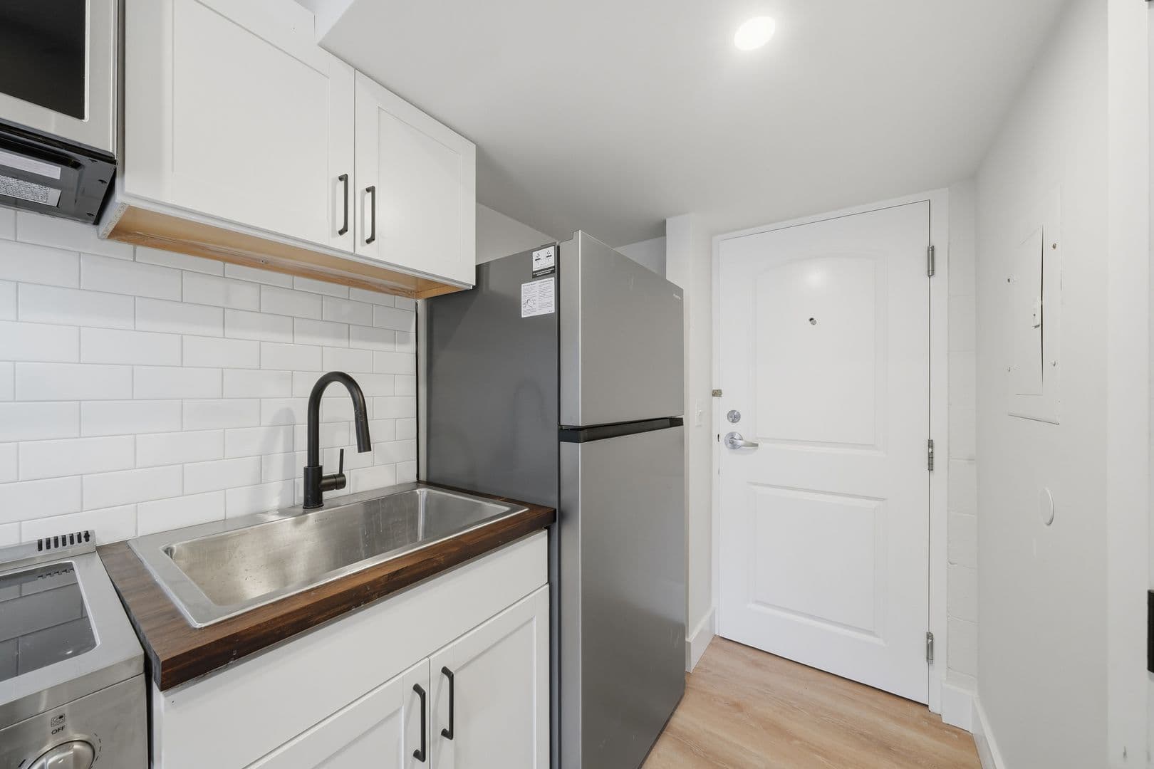 Livingston Apartment: 105 W Park St