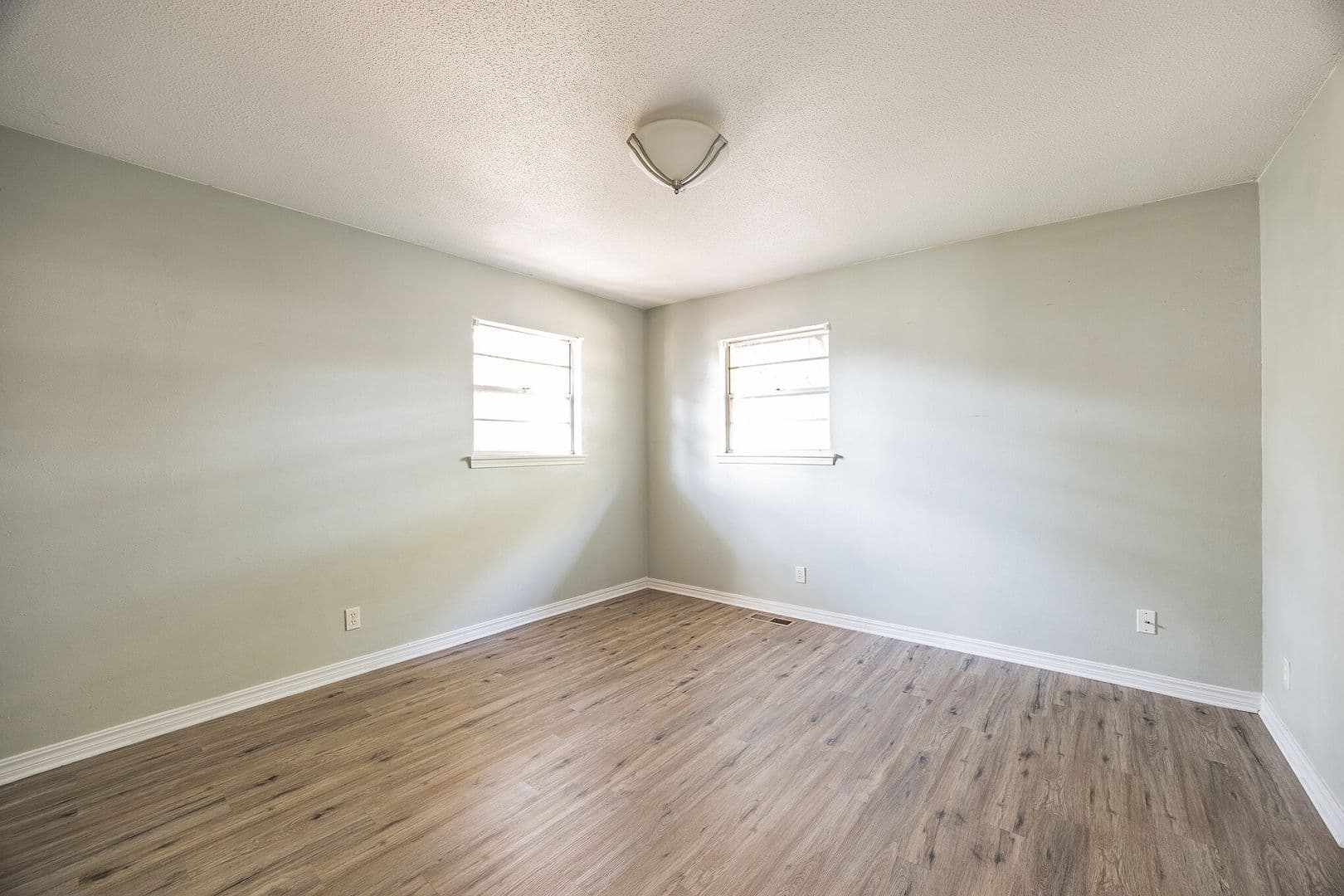 Fayetteville House: 2810 W Mount Comfort Rd