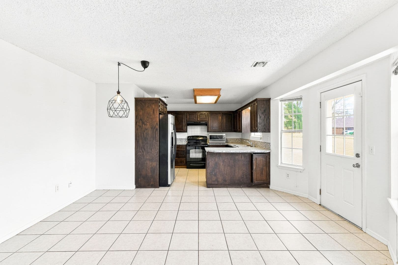 Fayetteville House: 4278 W Patrick St