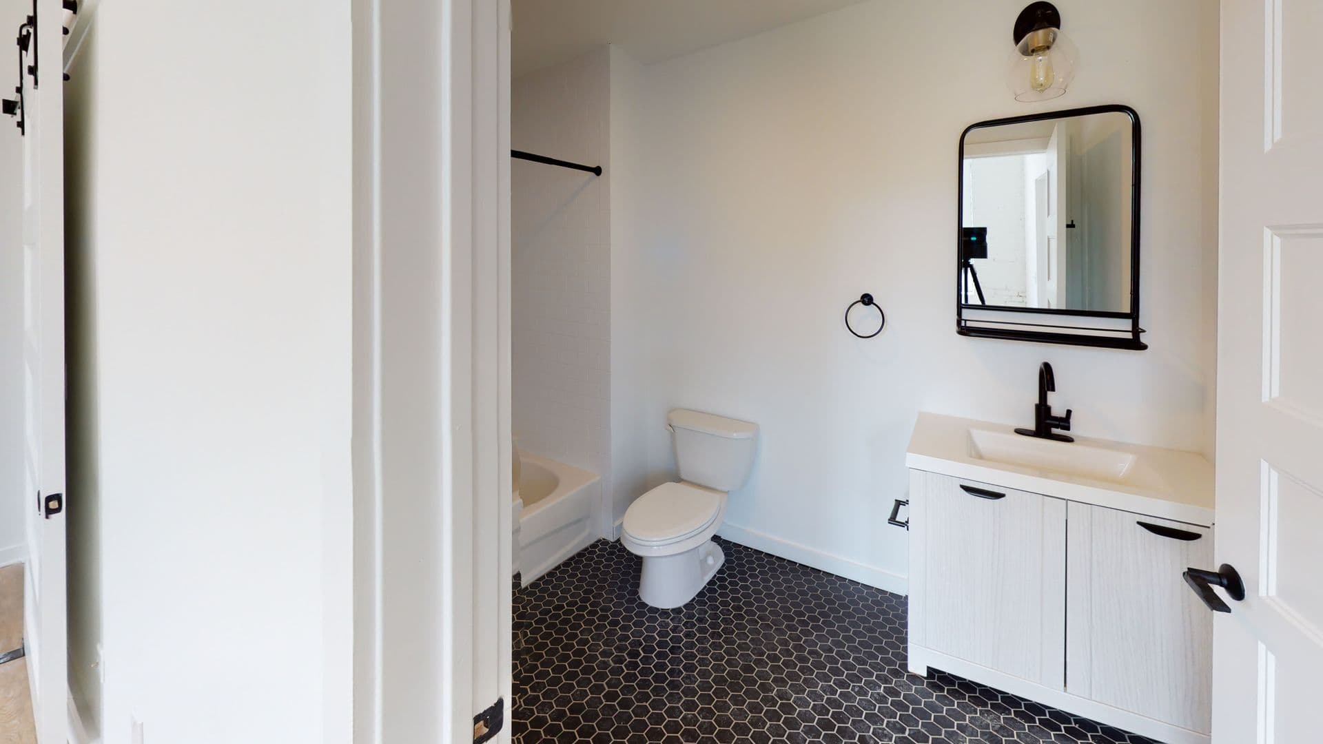 Philadelphia Apartment: 2301 N Front St