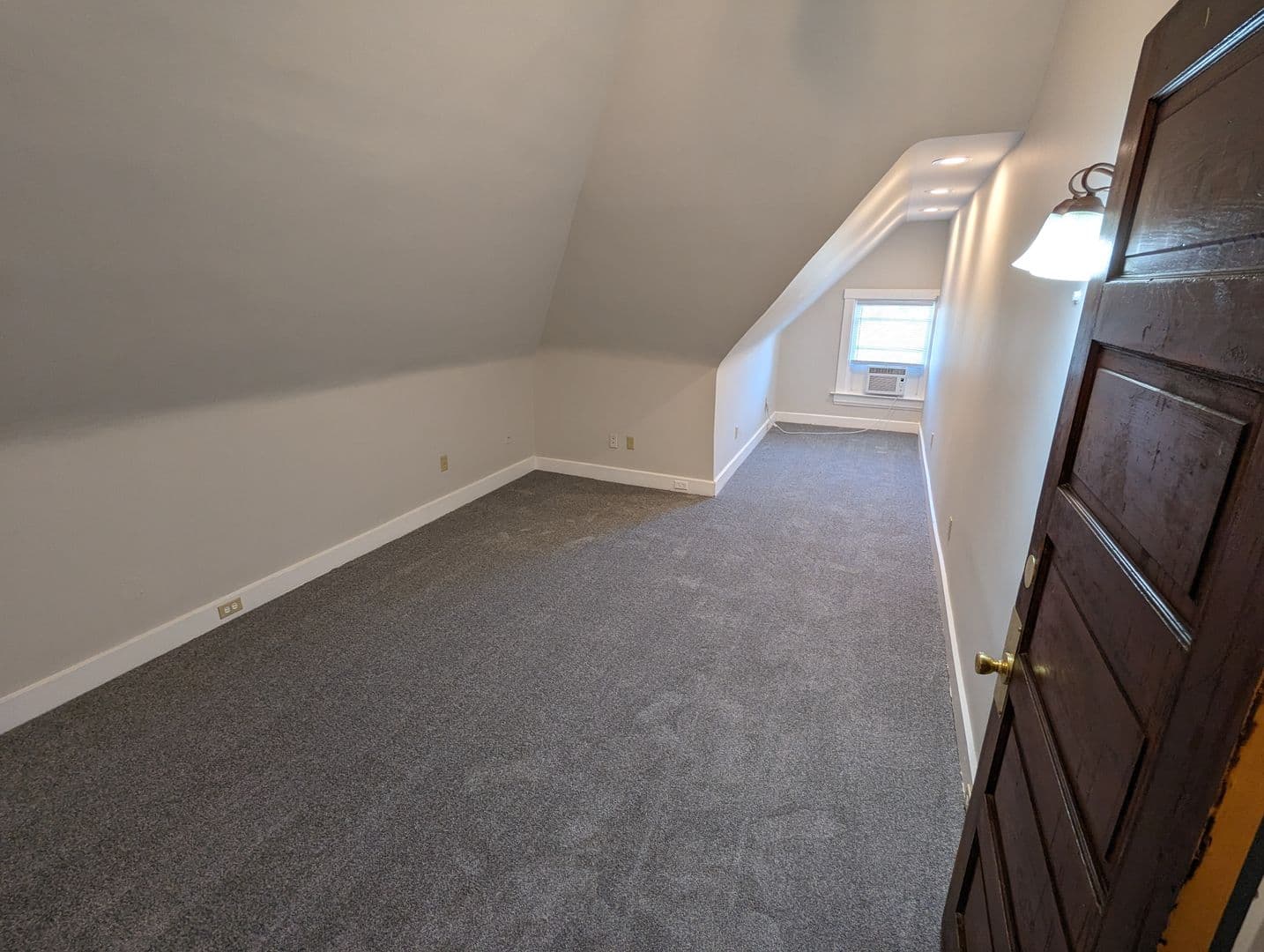 Cincinnati Apartment: 2153 Slane Ave