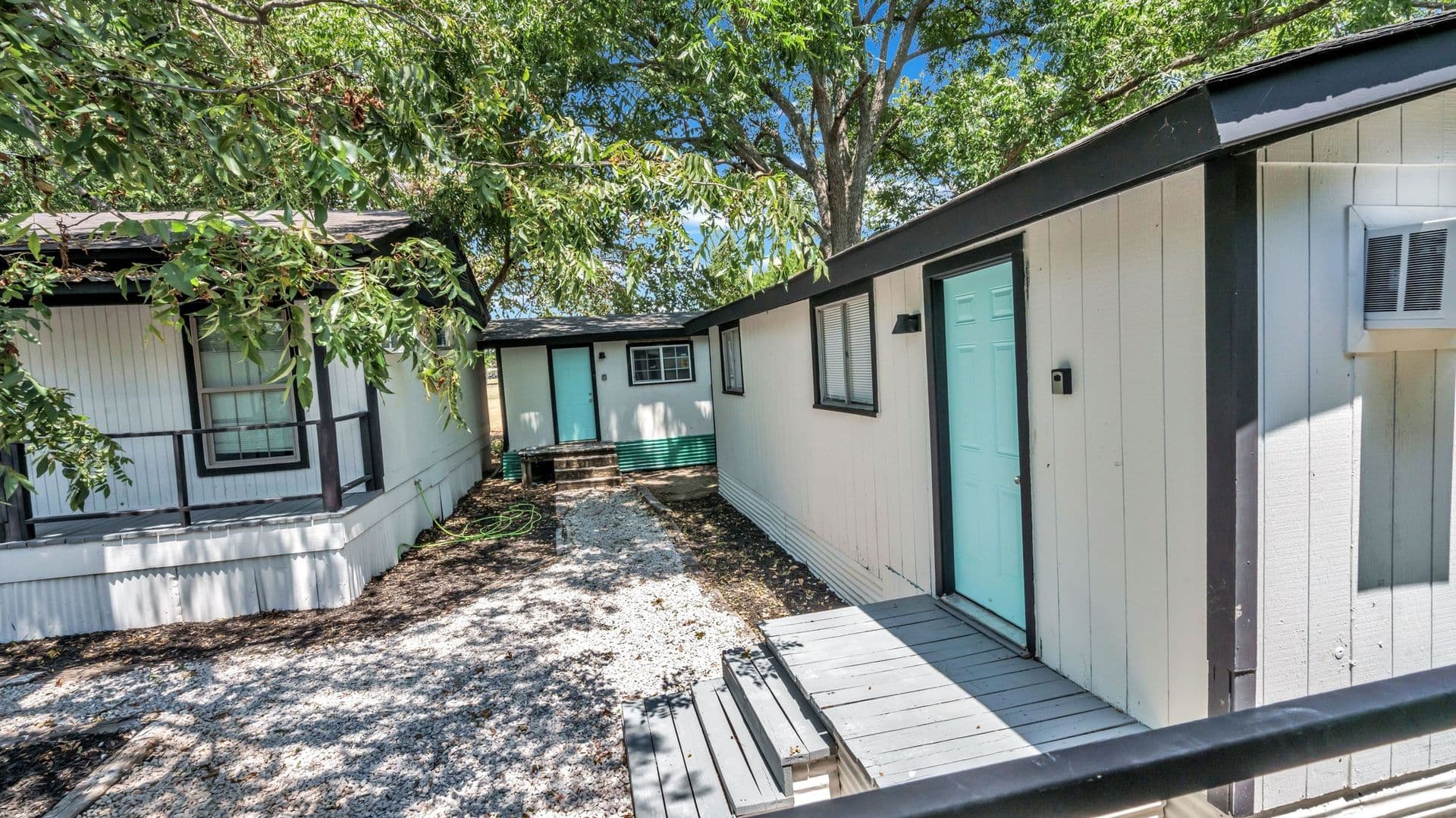 Wolfe City Apartment: 711 S Houston - #4