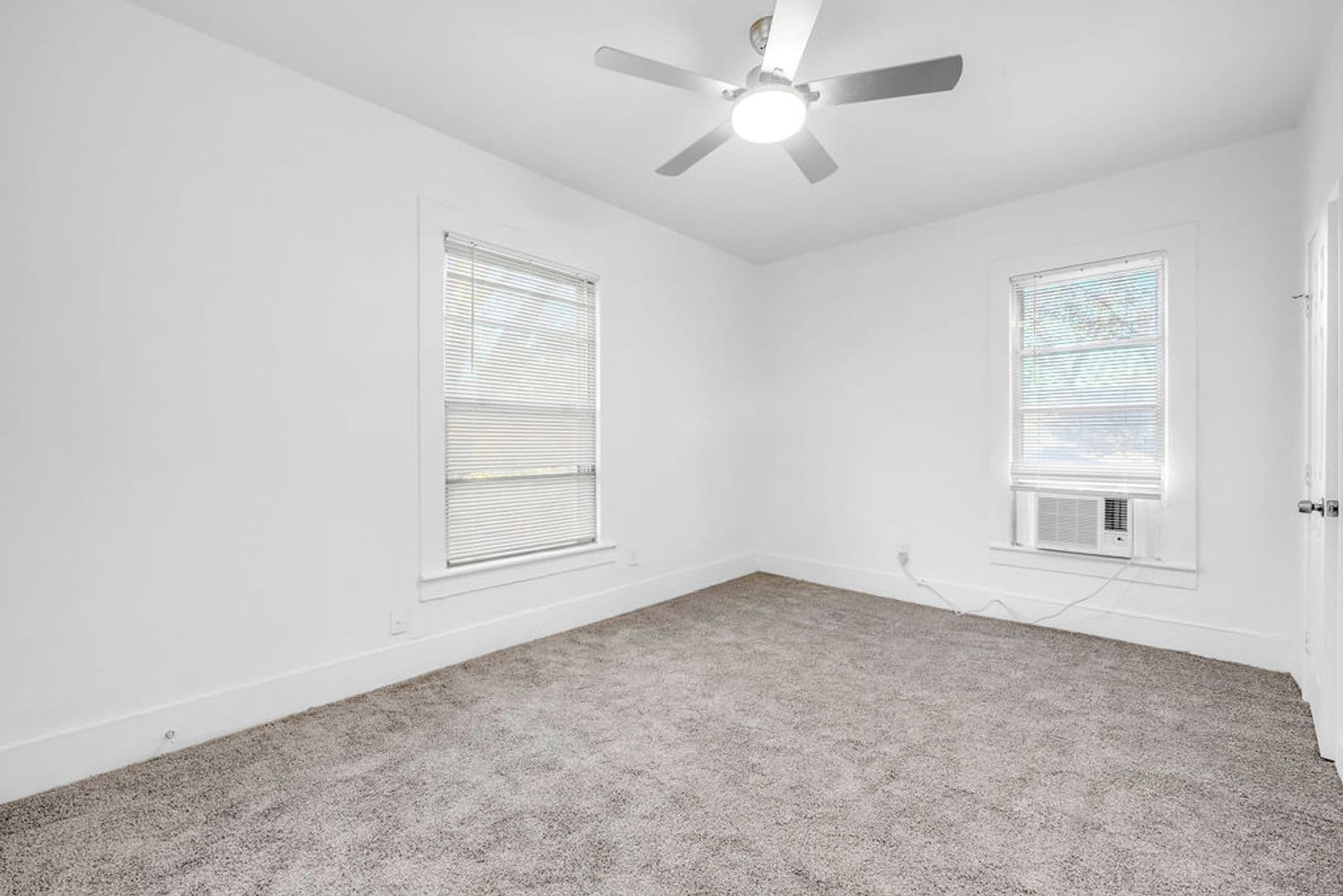 Denison Apartment: 526 W Munson St