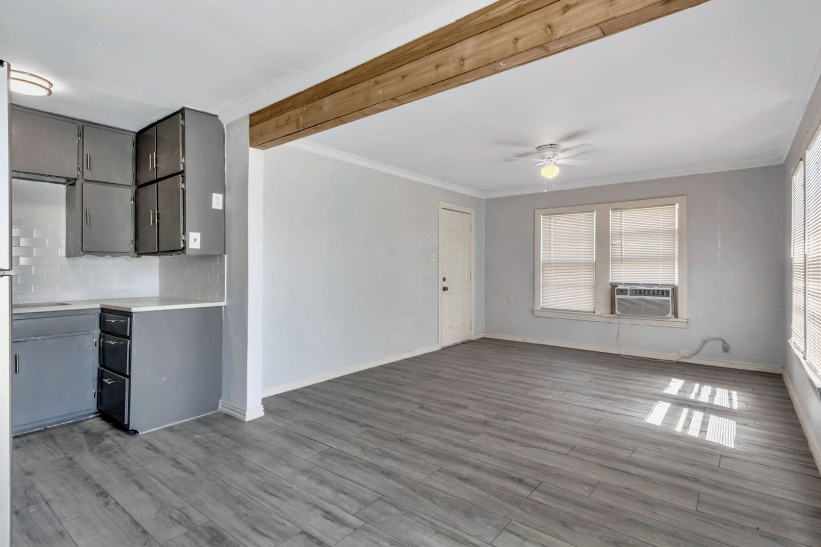 Cleburne Apartment: 305 N Robinson St