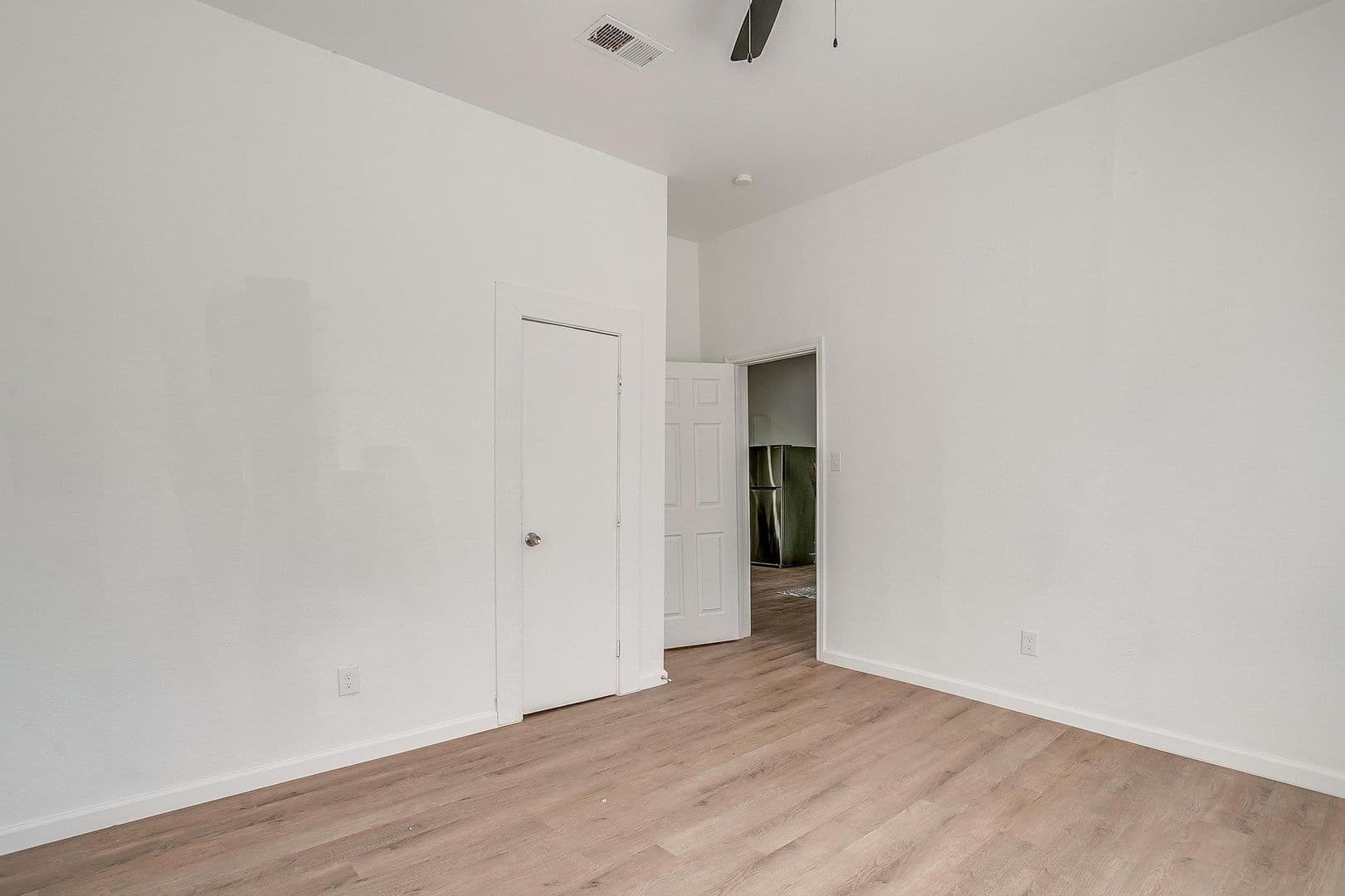 Fort Worth House: 712 W Butler St