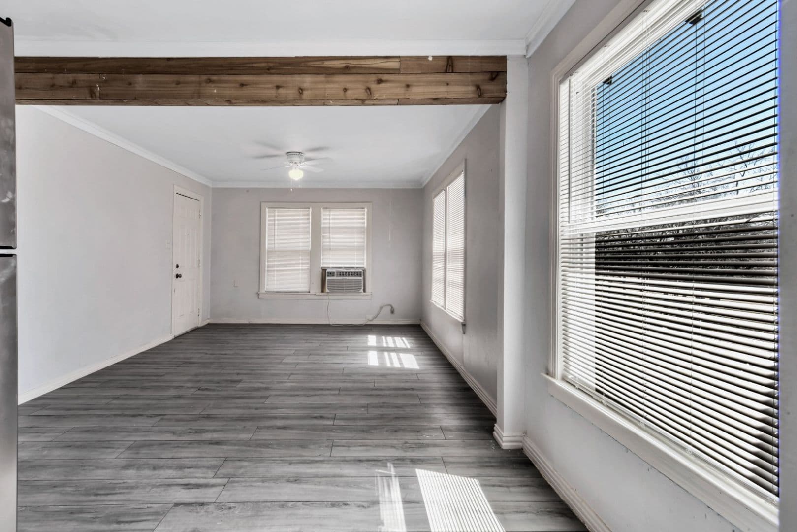 Cleburne Apartment: 305 N Robinson St