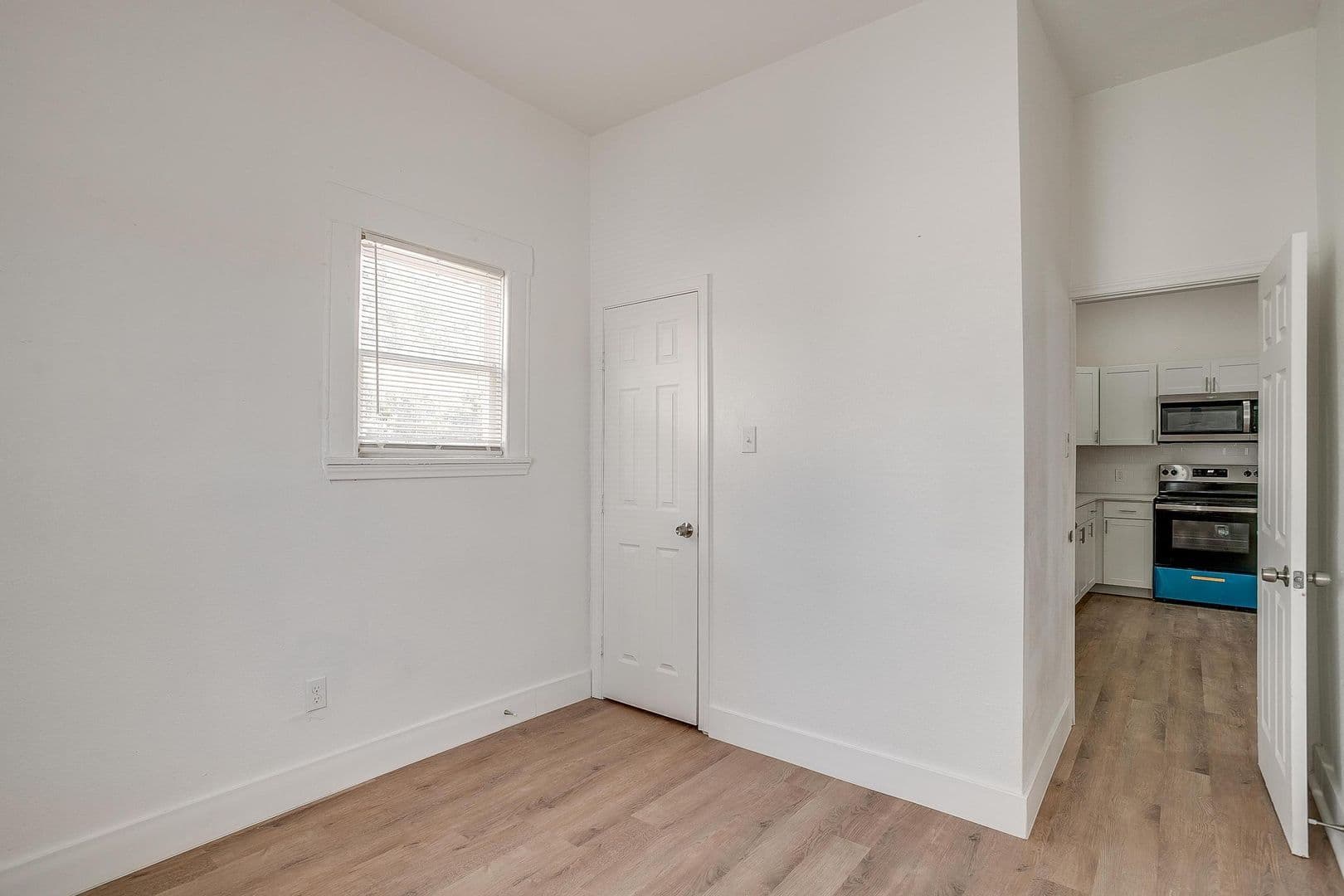 Fort Worth House: 712 W Butler St