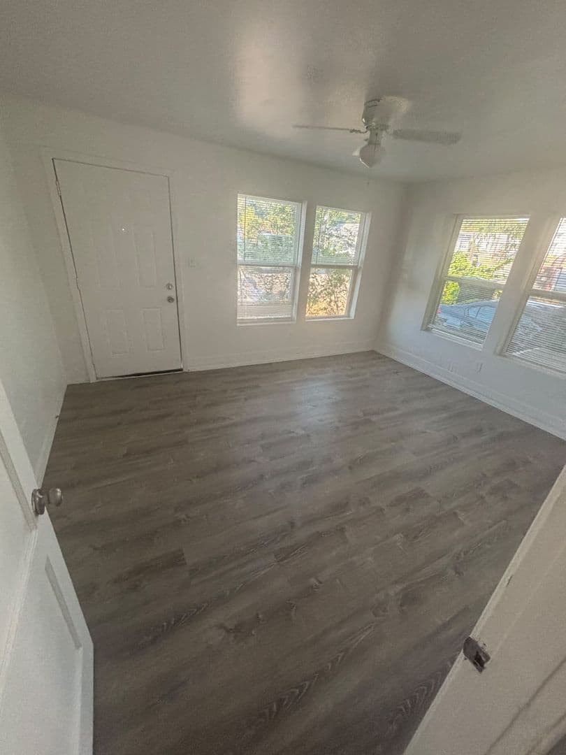 Bonham Apartment: 713 Sam Rayburn