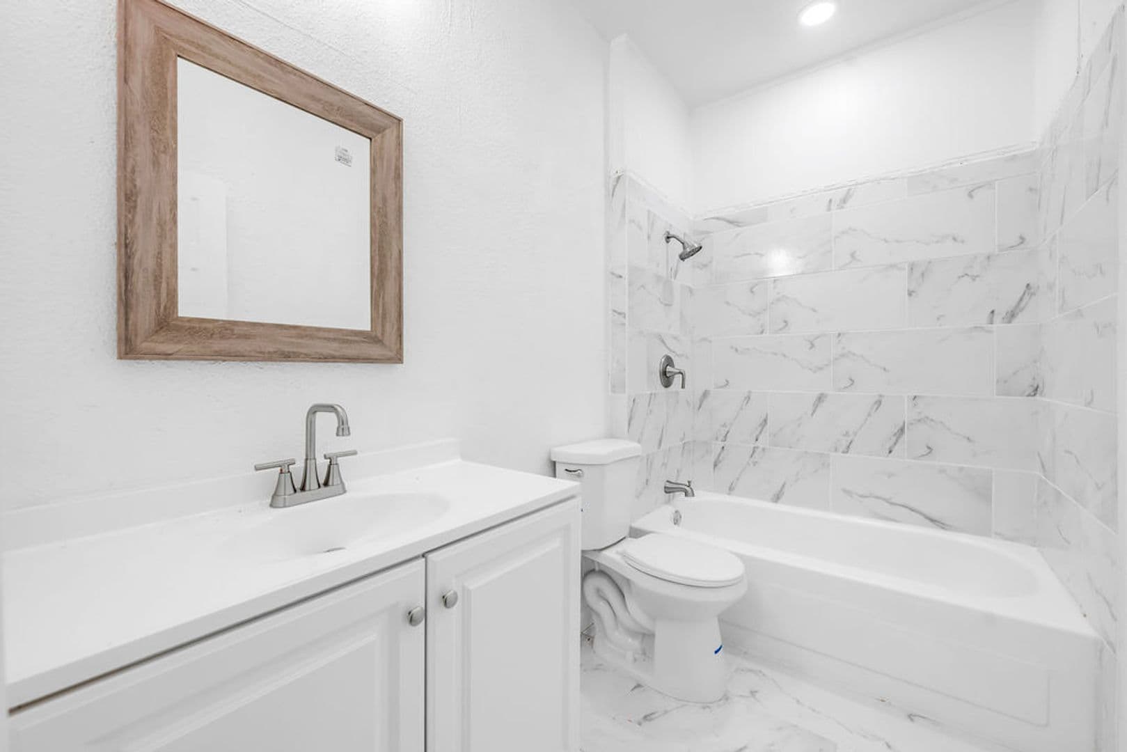 Denison Apartment: 526 W Munson St