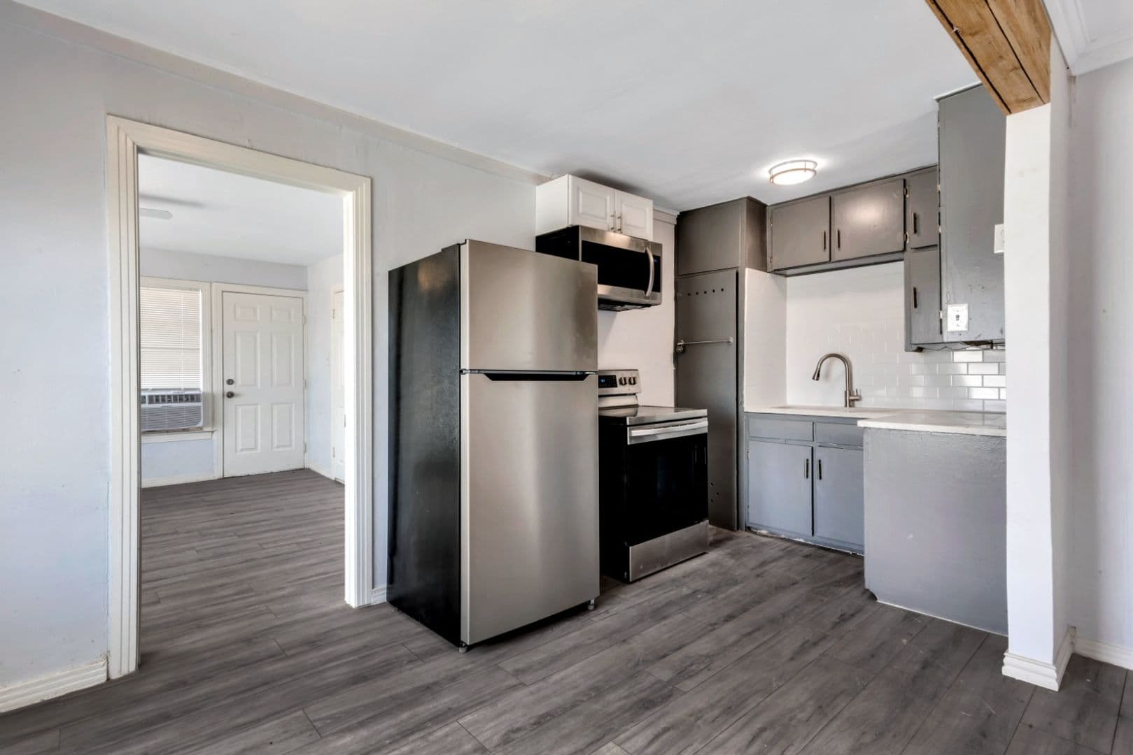 Cleburne Apartment: 305 N Robinson St