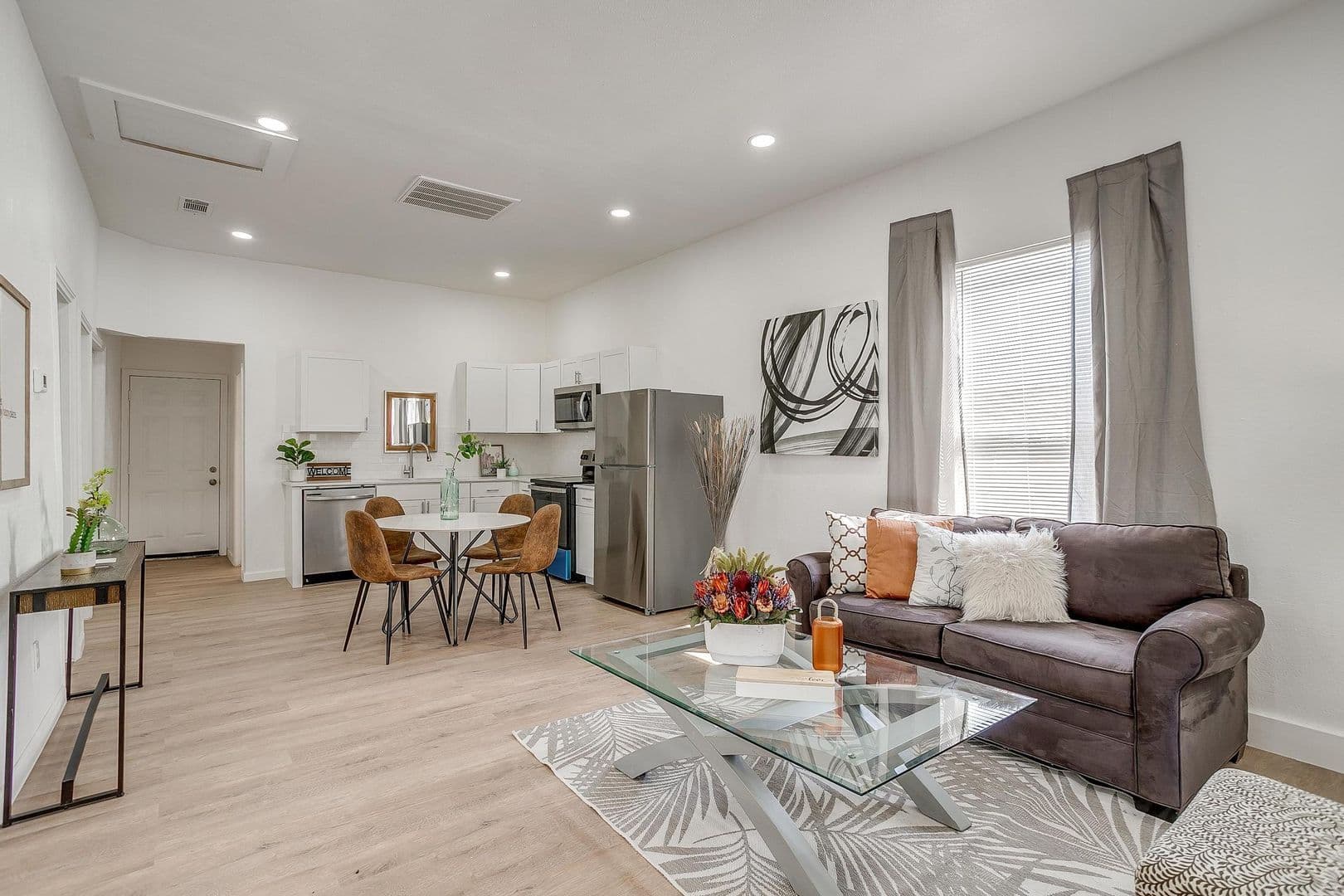 Fort Worth House: 712 W Butler St