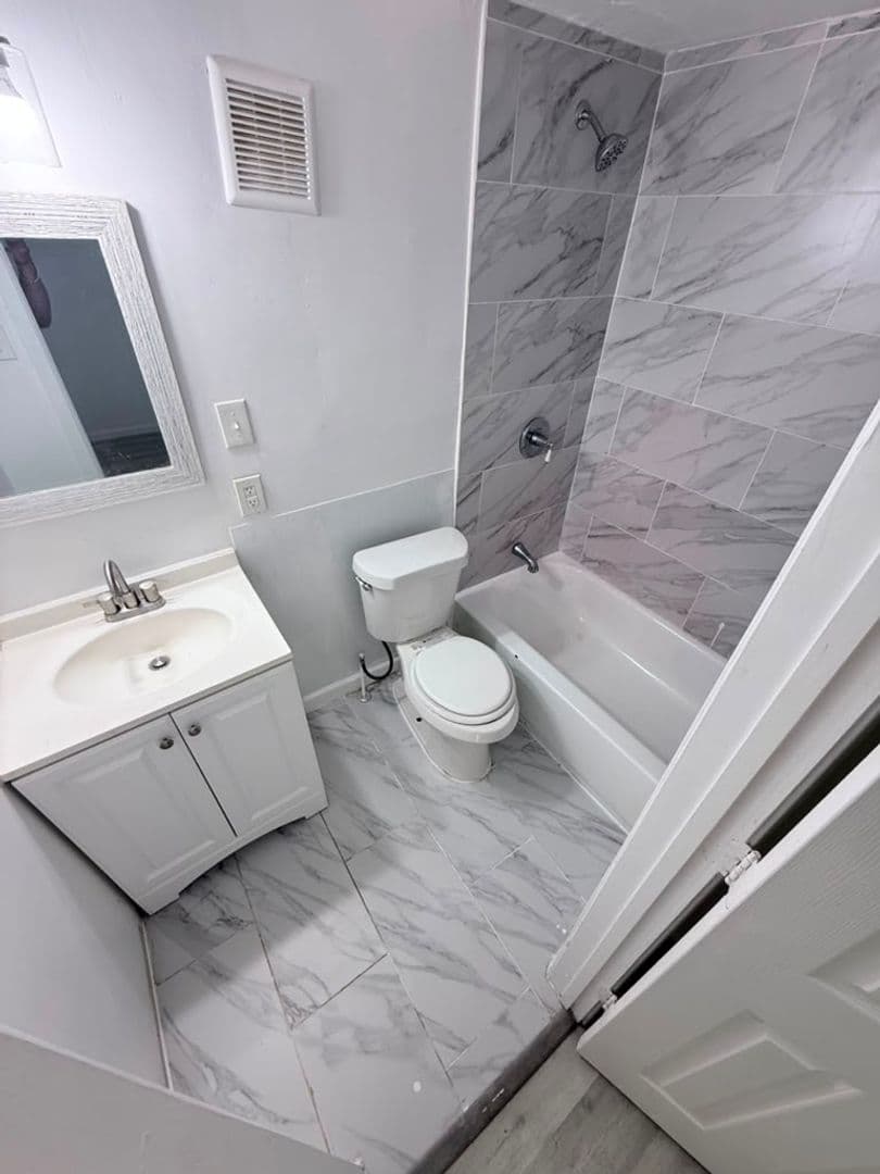 Wolfe City Apartment: 711 S Houston - #4