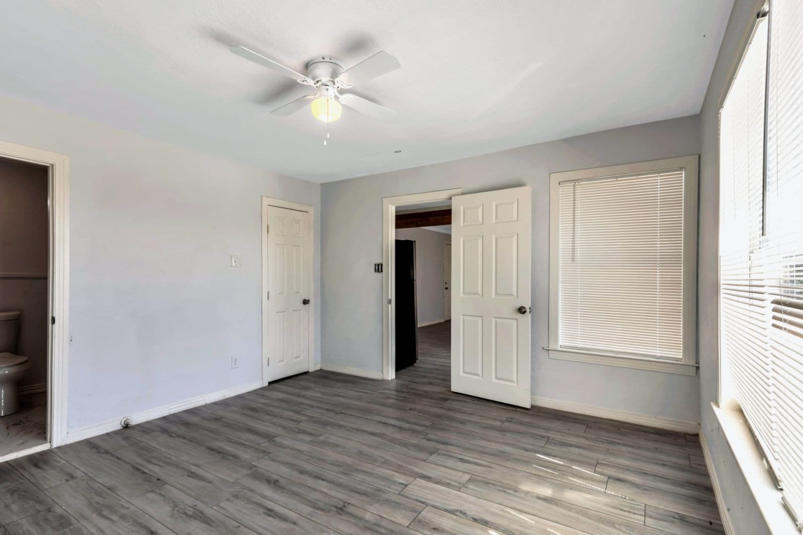 Cleburne Apartment: 305 N Robinson St