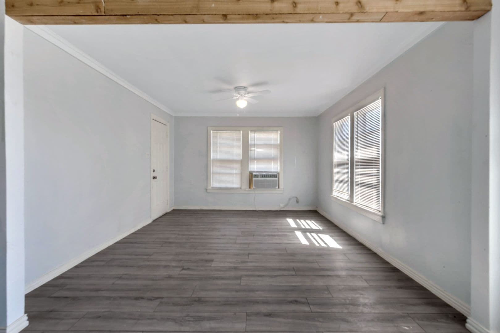 Cleburne Apartment: 305 N Robinson St