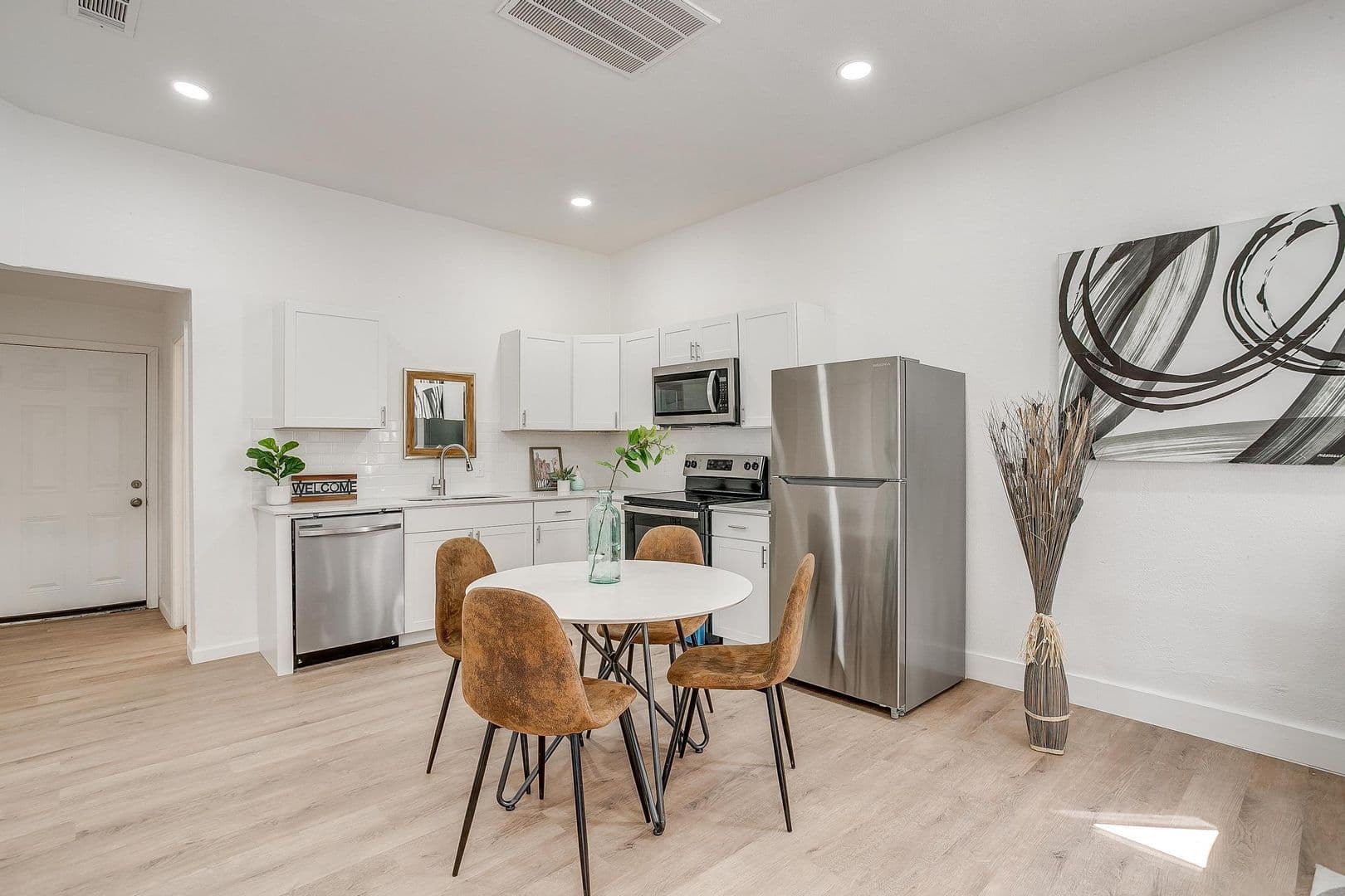 Fort Worth House: 712 W Butler St