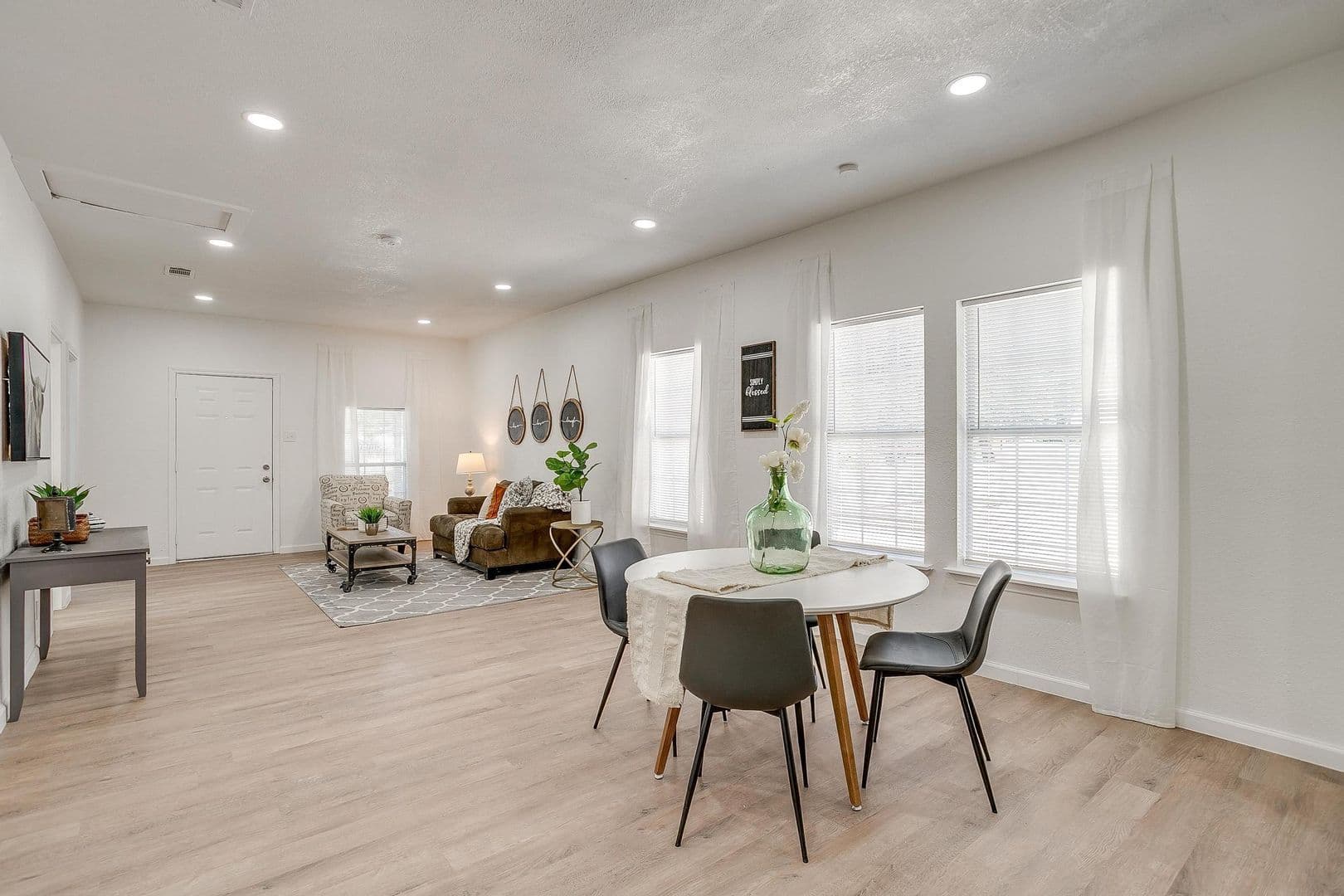 Fort Worth House: 3645 Travis Ave