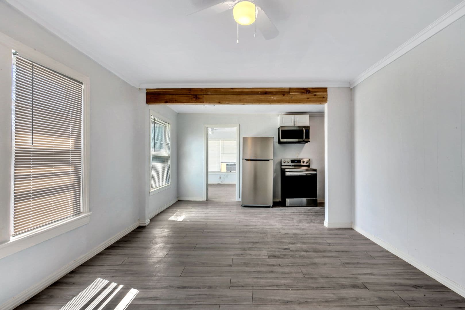 Cleburne Apartment: 305 N Robinson St